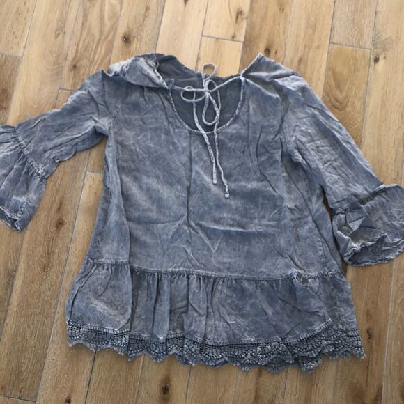 Altar’d State Babydoll Style Gray Swing Tie Neck Crochet Trim Shirt Women Size M - Picture 4 of 6